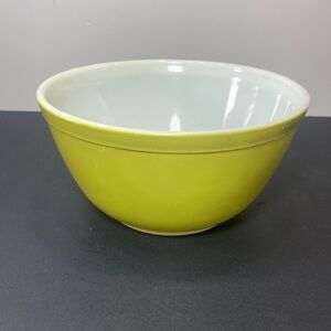 PYREX - Verde 402 1 1/2 QT Bowl